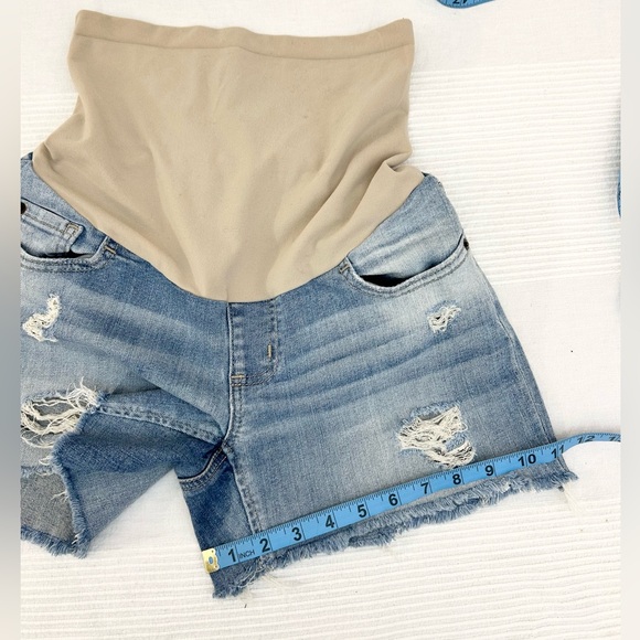 A Pea In The Pod Maternity Cut Off Shorts - Picture 5 of 12